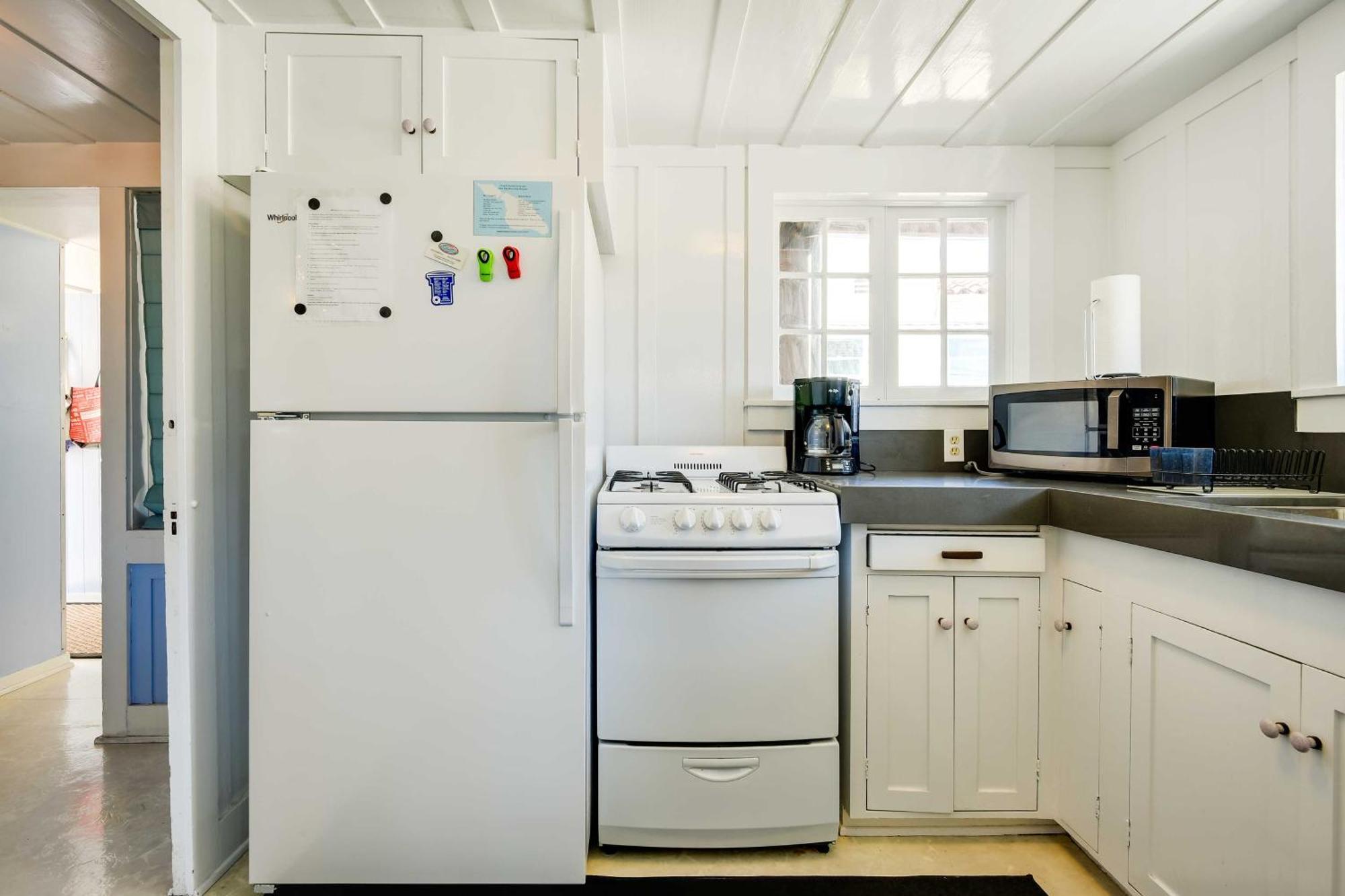 Charming Catalina Gem With Deck Walk To The Beach! أفالون المظهر الخارجي الصورة