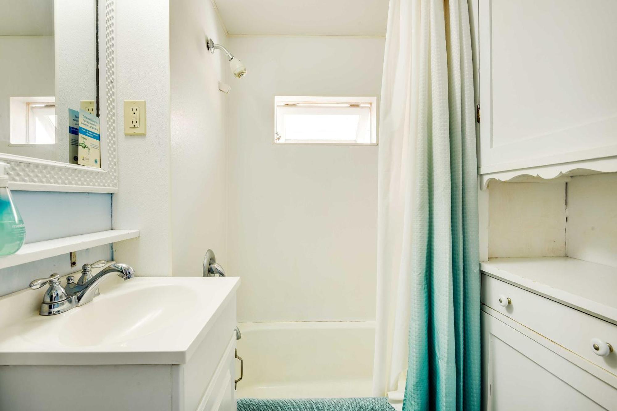 Charming Catalina Gem With Deck Walk To The Beach! أفالون المظهر الخارجي الصورة