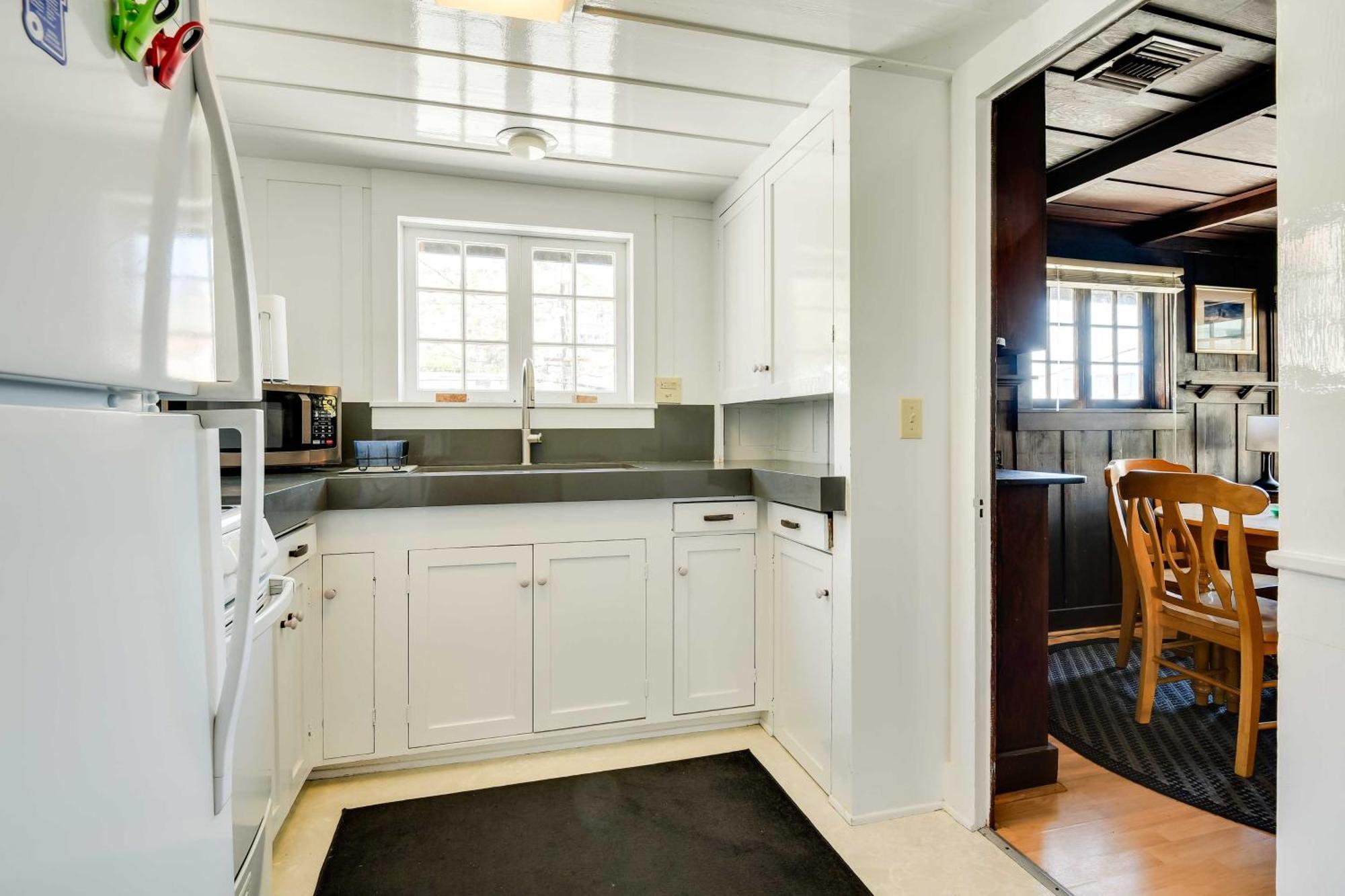 Charming Catalina Gem With Deck Walk To The Beach! أفالون المظهر الخارجي الصورة