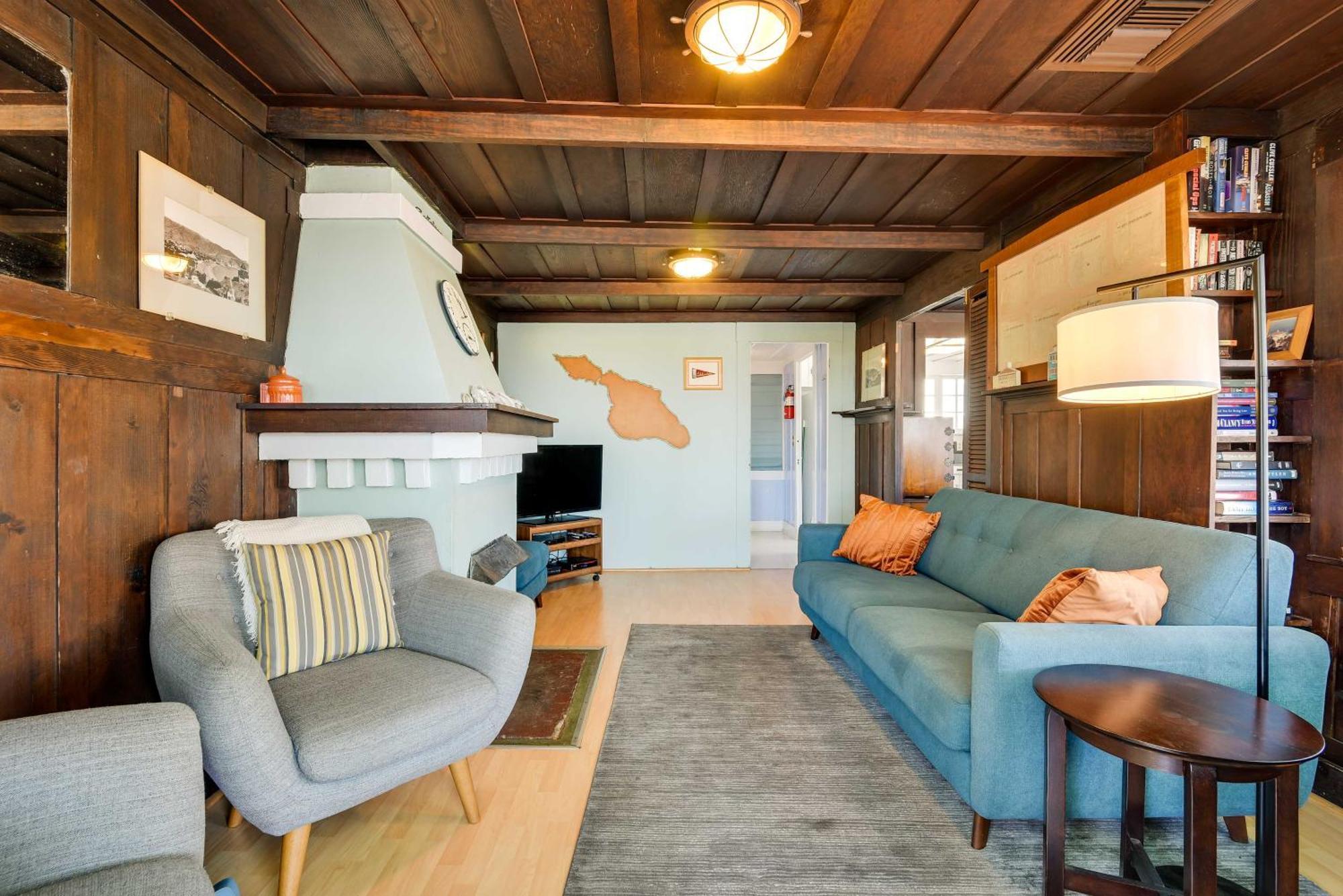 Charming Catalina Gem With Deck Walk To The Beach! أفالون المظهر الخارجي الصورة