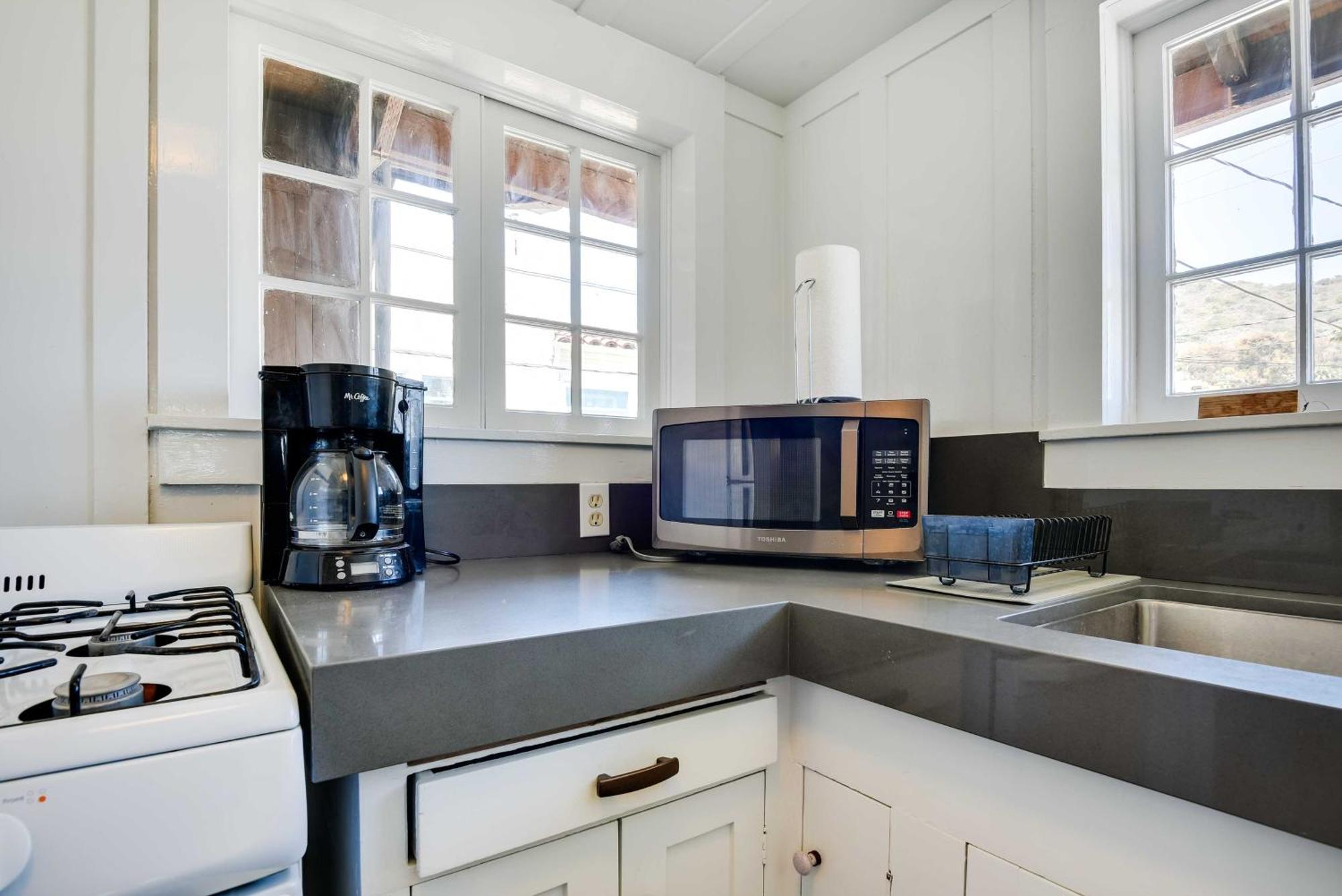 Charming Catalina Gem With Deck Walk To The Beach! أفالون المظهر الخارجي الصورة