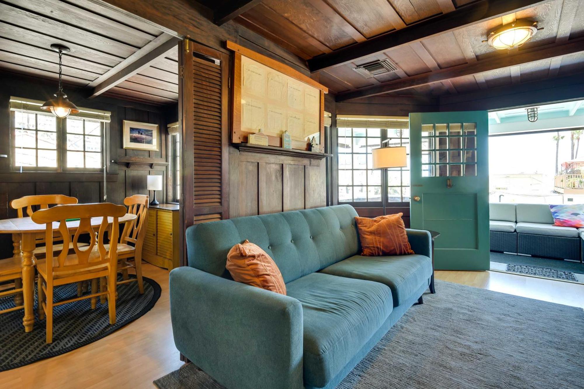 Charming Catalina Gem With Deck Walk To The Beach! أفالون المظهر الخارجي الصورة